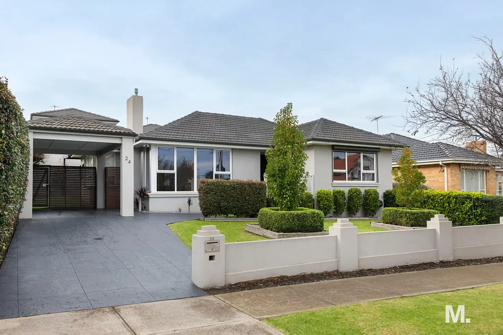 Niddrie 3침실 AS RIHANNA WOULD SAY…SHINE BRIGHT LIKE A DIAMOND.