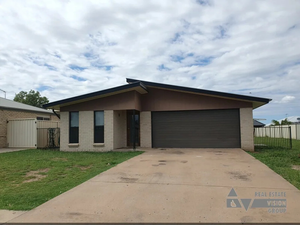 35 Mayfair Drive, Emerald, QLD 4720