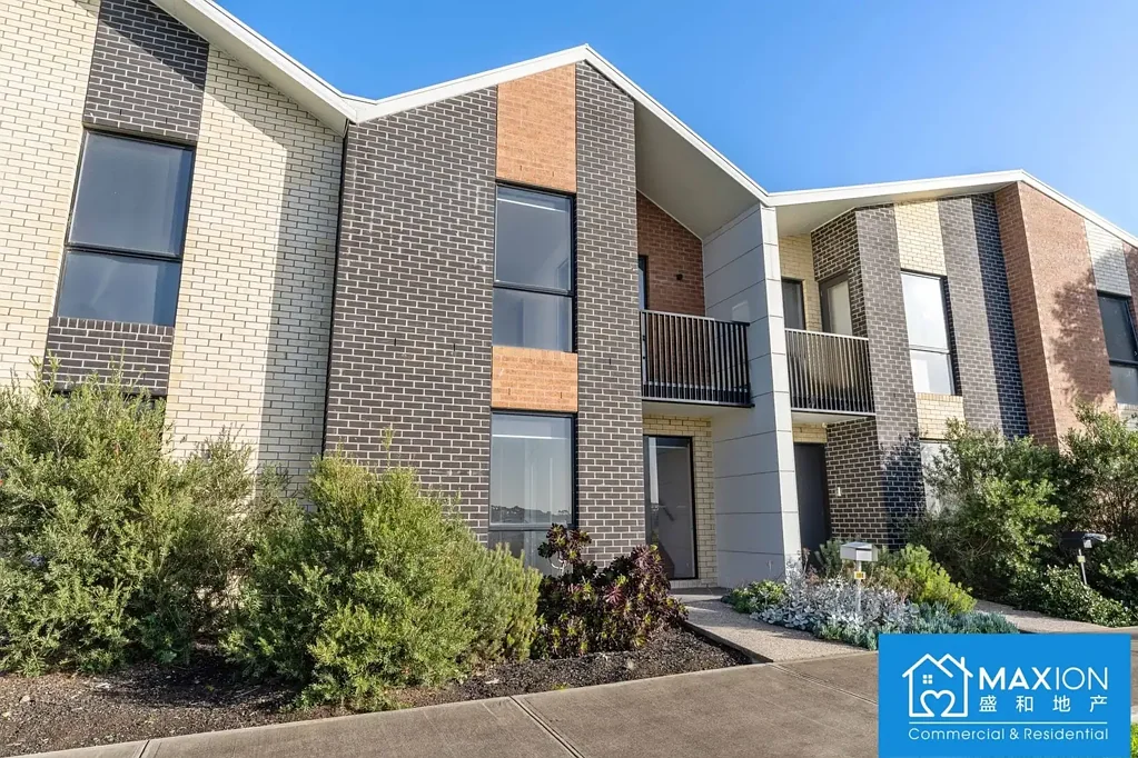 A fantastic opportunity to own this spacious terrace home!