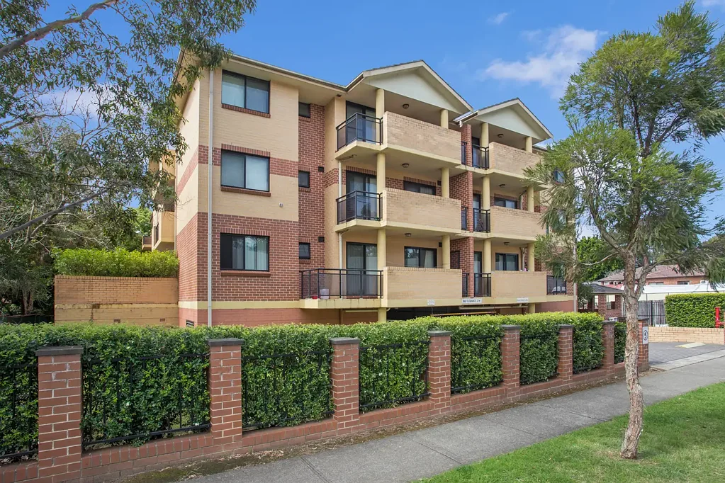 Spacious, Air-conditioned, 2 Bedroom Apartment in Silverwater
