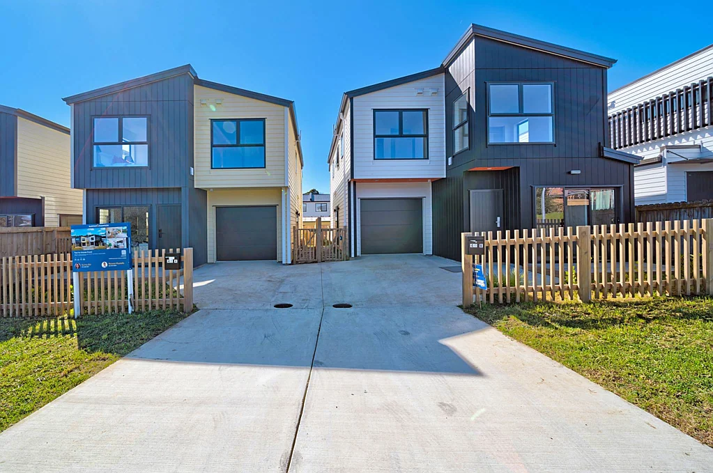 Howick 5Moenga DOUBLE THE CHOICE. DOUBLE THE OPPORTUNITY