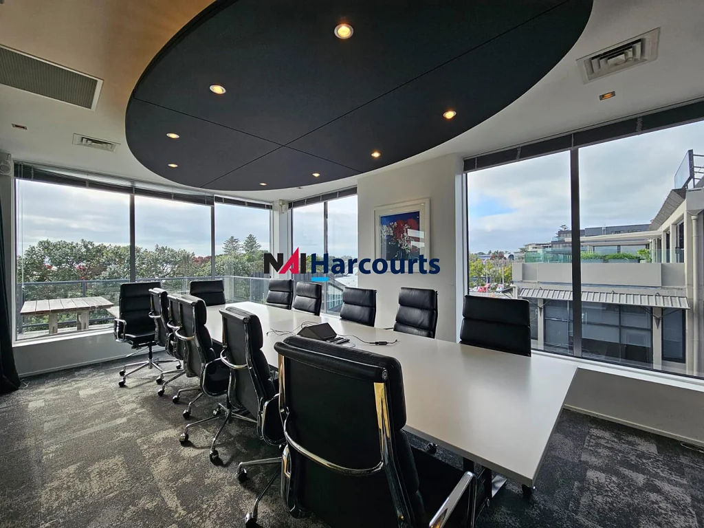 Takapuna Stunning Views... and Value!