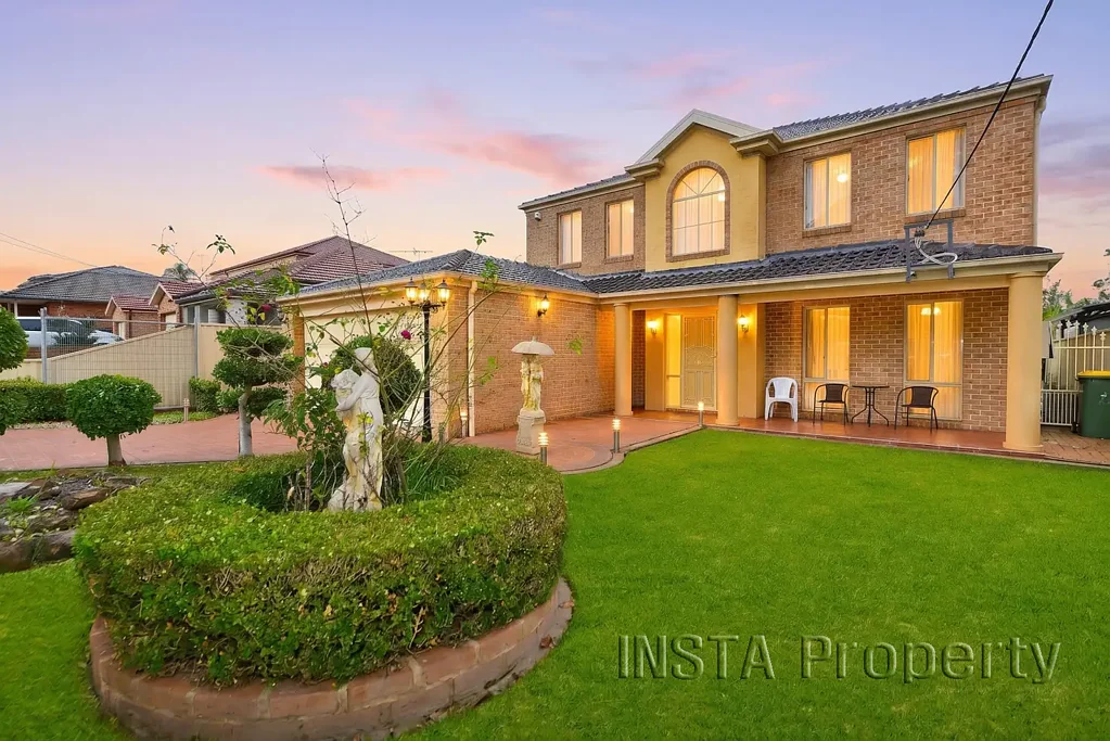 Bankstown 5房  Prestige Parkside Living | Spacious Rectangular Block | Multiple Living Zones