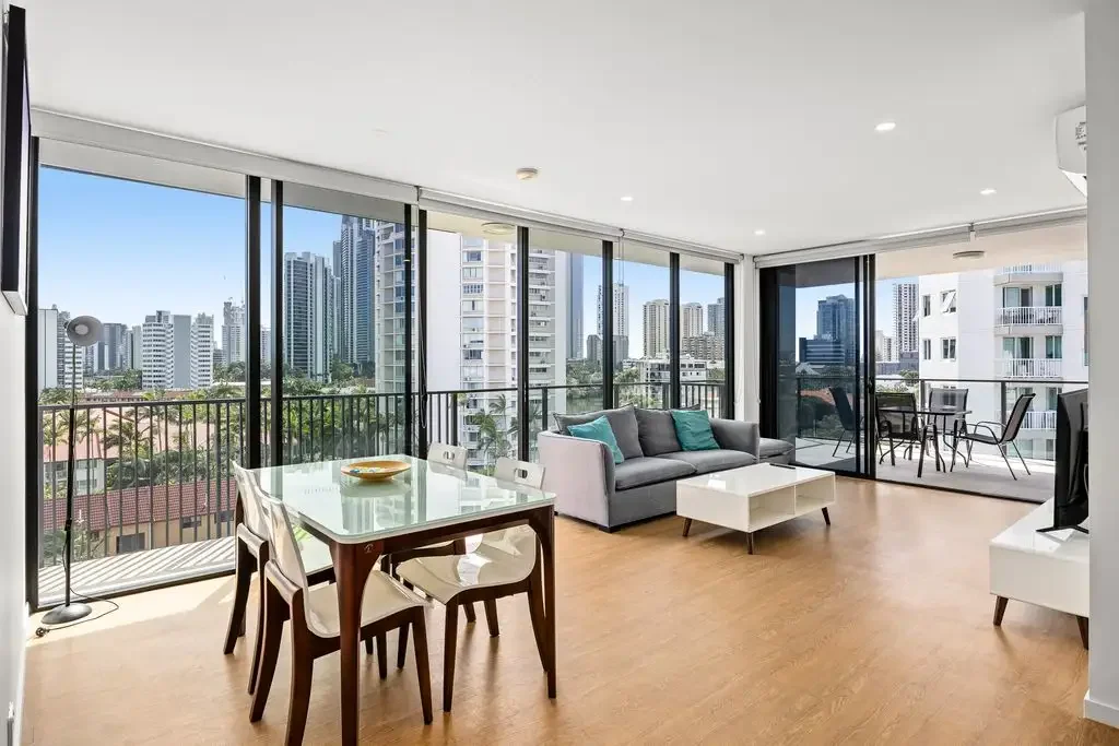 Surfers Paradise 2Habitaciones North-Facing Riverside Apartment in a Highly Sought-After Building