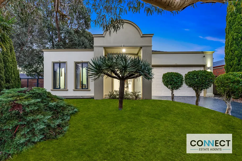 Narre Warren South 4 Bedroom Berwick Springs Sanctuary: Expansive Corner Block Luxury Awaits!!!