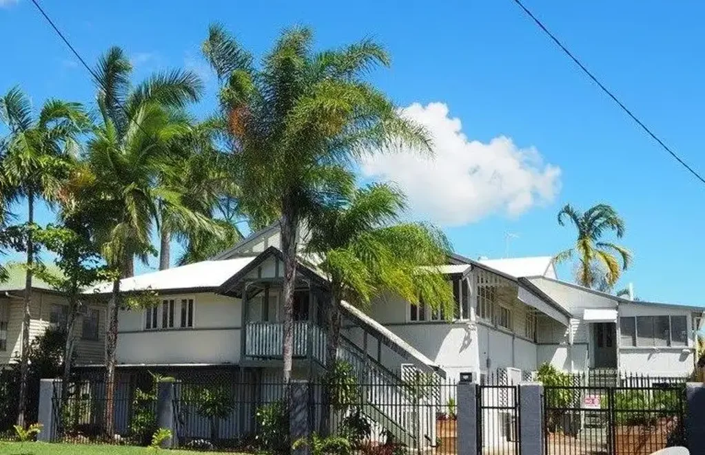 LARGE APARTMENT IN SECURE COMPLEX