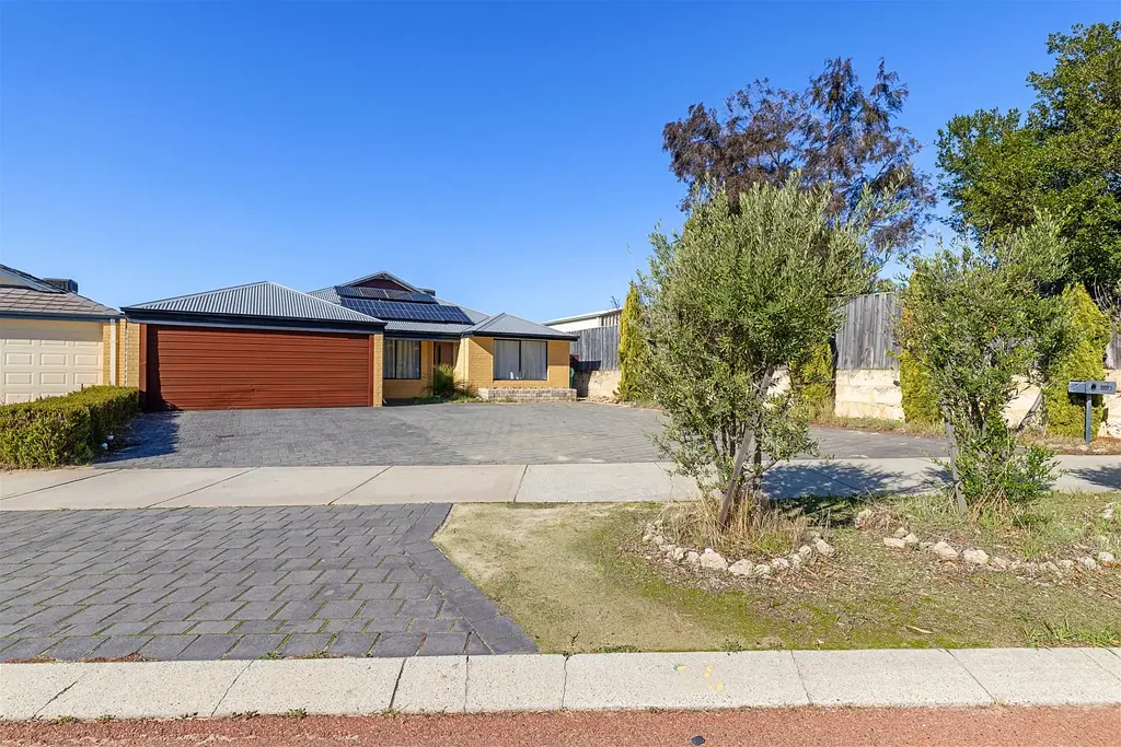 Ellenbrook 4Phòng ngủ DO NOT MISS THIS 4 x 2 Opportunity - BRING YOUR PAINT BRUSH!