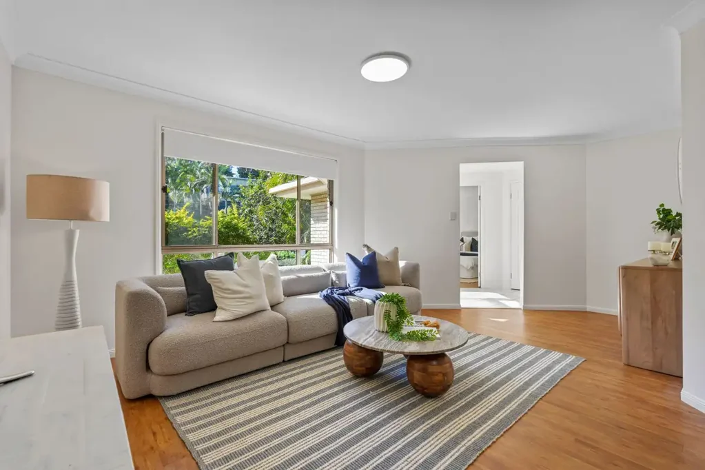 Shailer Park 4Habitaciones Beautifully Refreshed Family Home in a Prime Shailer Park Location