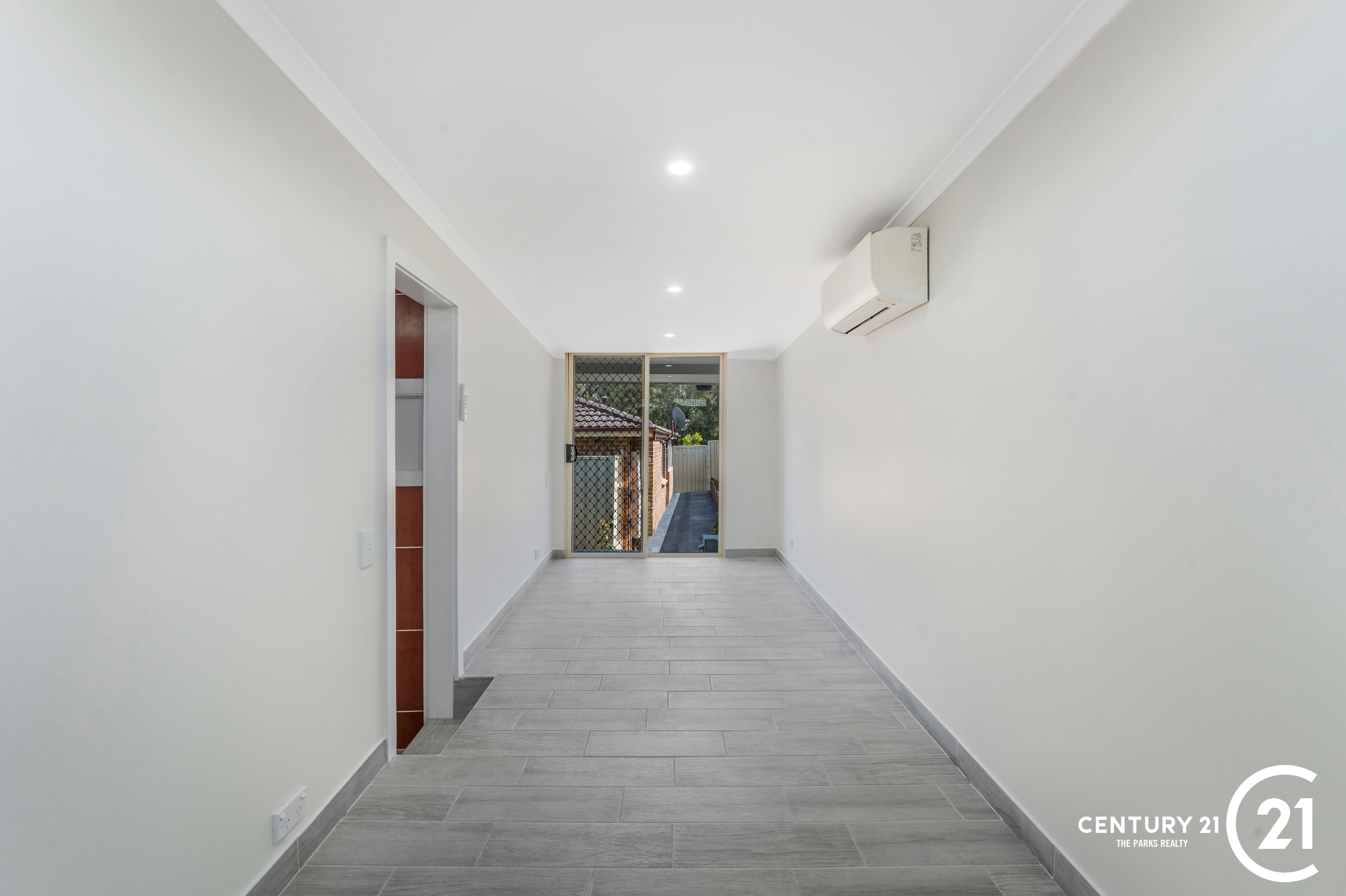 168A QUARRY RD, BOSSLEY PARK NSW 2176, 0房, 0浴, Flat