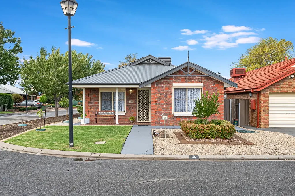 Modbury Heights 3 Bedroom Contemporary Family Living Opposite a Peaceful Reserve!
