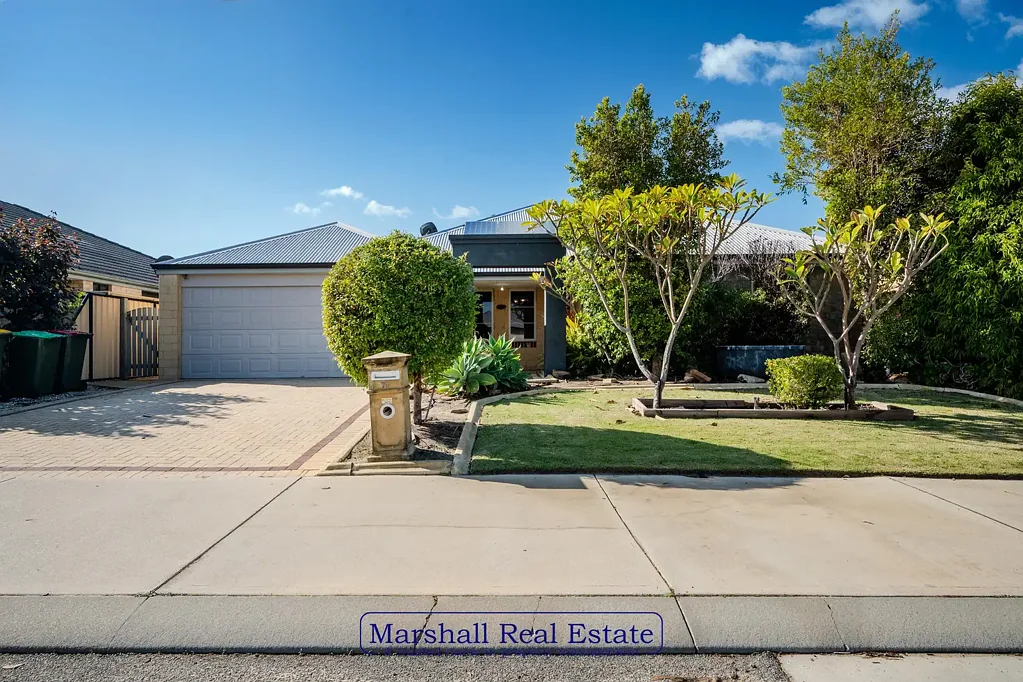 Spacious 4x2 Home in Carramar Golf Course Estate