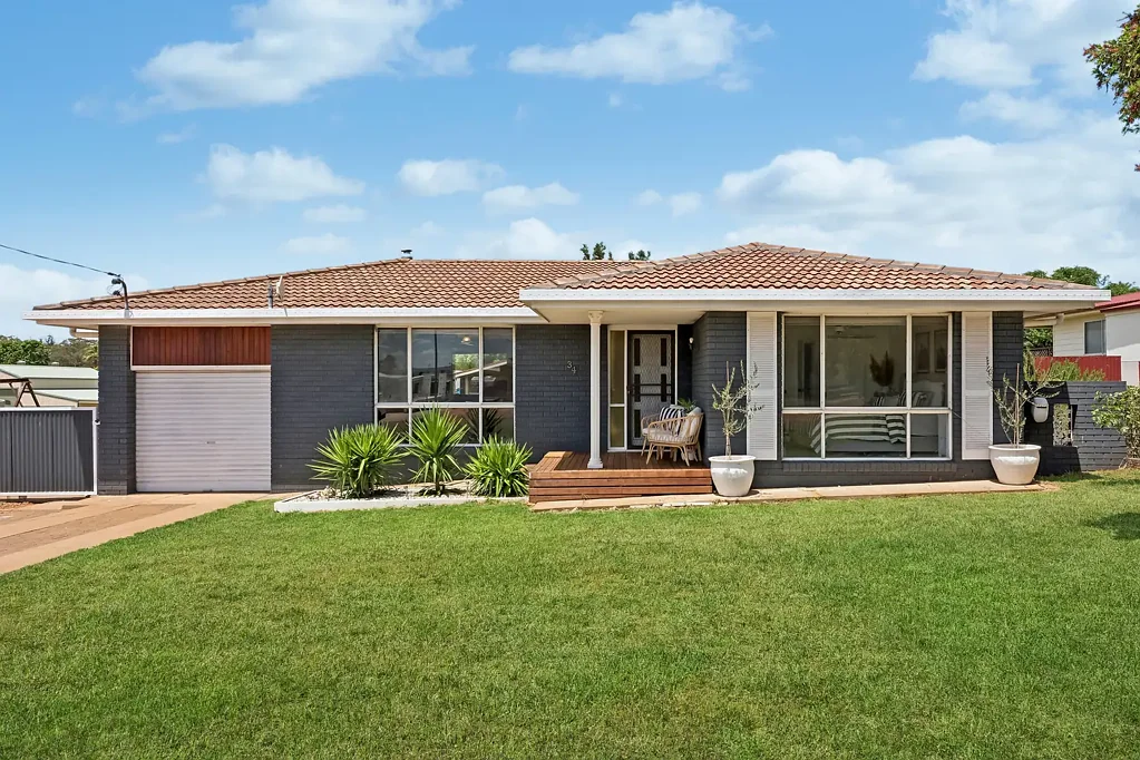 SPACIOUS LIVING WITH A FULLY FENCED YARD