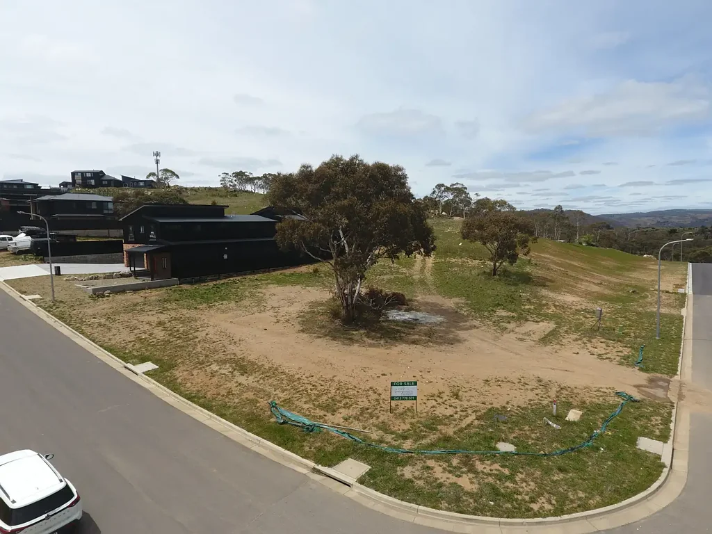 Jindabyne Development Opportunity: 2 Blocks with opportunity to live with great income in Jindabyne $1,330,000 (2 blocks 912.5sm2 & 911.70sm2) both dual occupan