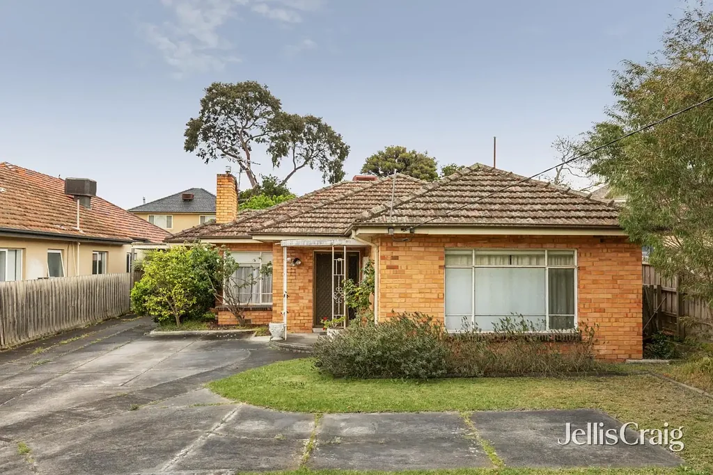 Bentleigh East 4 Slaapkamer Prized north facing potential in the McKinnon zone