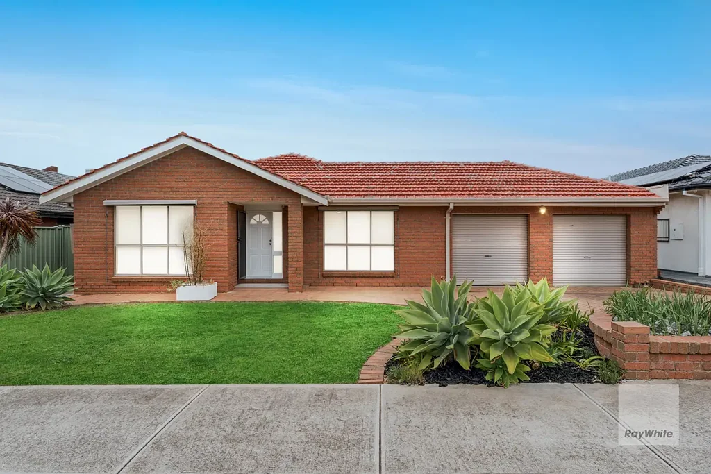 35 Fastnet Drive, Taylors Lakes, VIC 3038