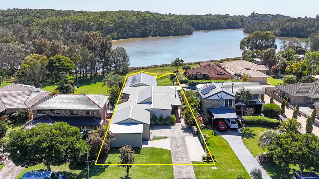 Woolgoolga 4ਬੈੱਡਰੂਮ Refined Lakeside Living in Woolgoolga
