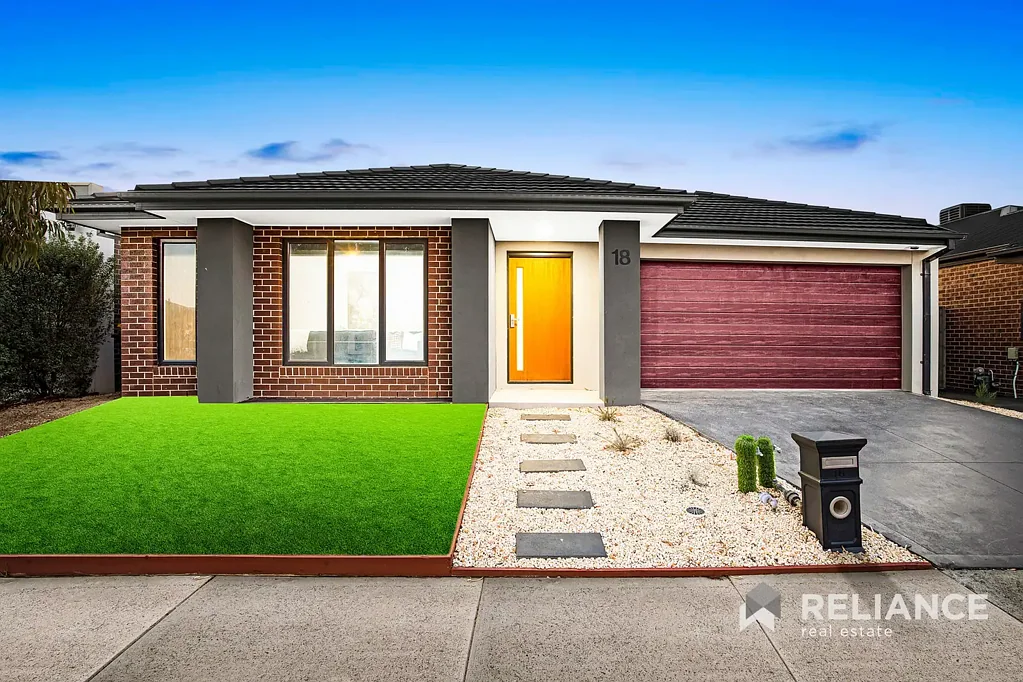 Werribee 4침실 Spacious Family Home with Modern Upgrades - Prime Harpley Location