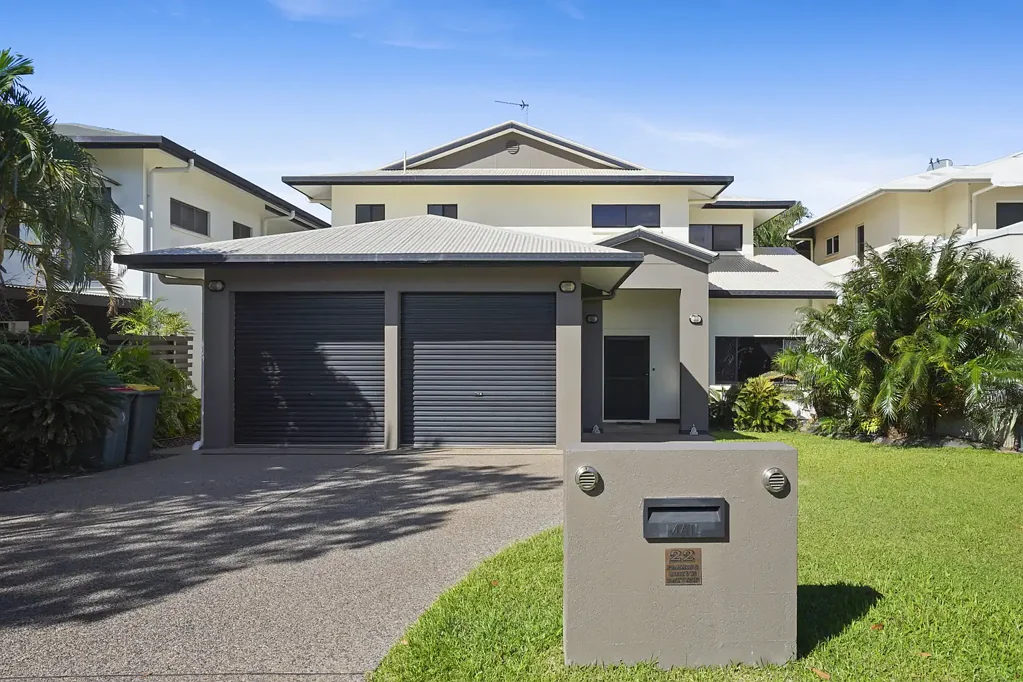 Bayview 4Moenga Executive marina-front home with private berth and pool!