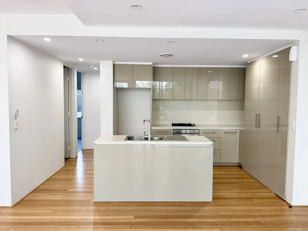 STUNNING NORTH FACING ULTRA MODERN 2 BED 2 BATH 1 PARKING APARTMENT IN BONDI **PET FRIENDLY**