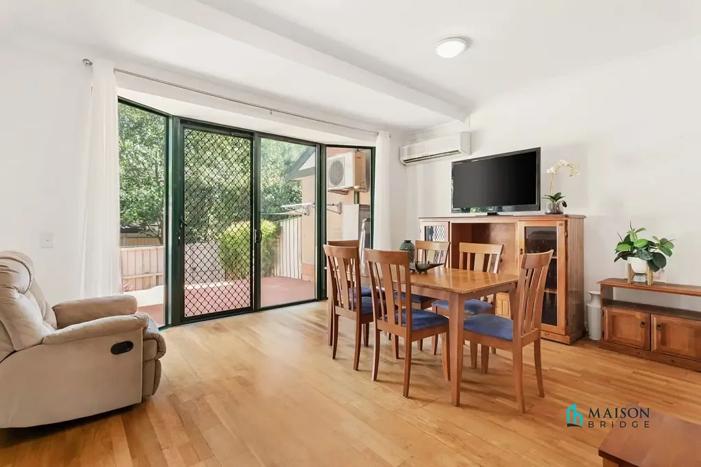 Recently Renovated Townhouse with Private Courtyard | Full Air Conditioning & Double Parking