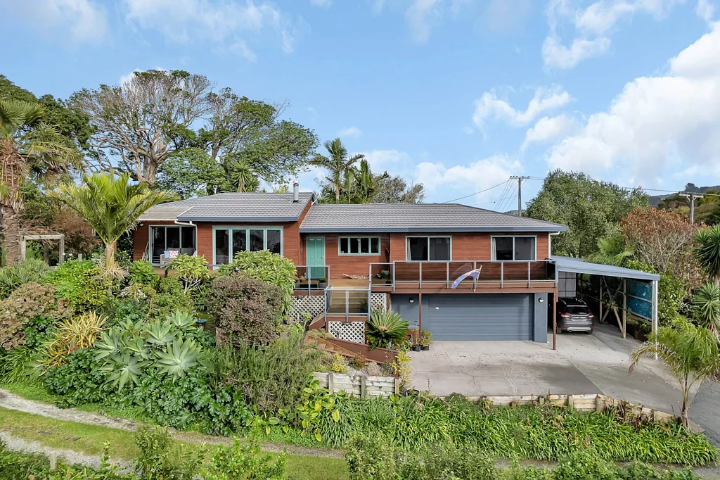 Parua Bay 3 Bedroom Family Living in Parua Bay