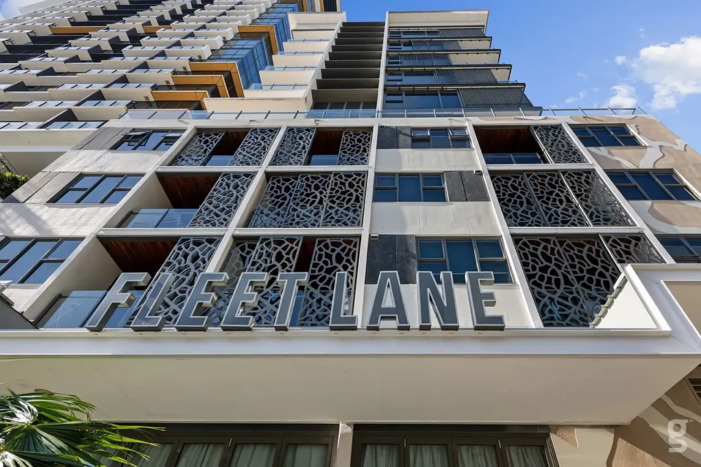 Stylish 1 Bedroom + Multipurpose Room in South Brisbane's Central District!