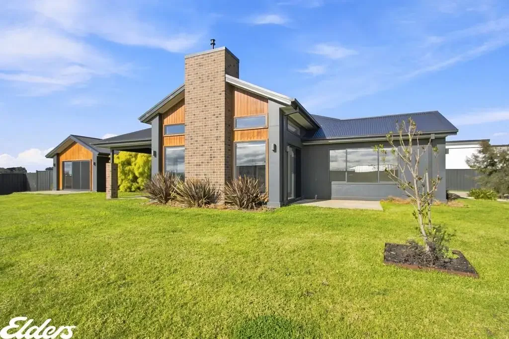 Sale 4 Slaapkamer CONTEMPORARY LIVING IN PREMIUM LOCATION