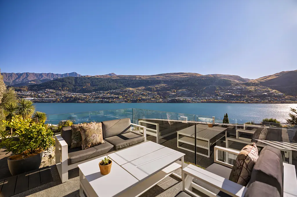 Kelvin Heights 3Moenga Lakeview Architectural Elegance