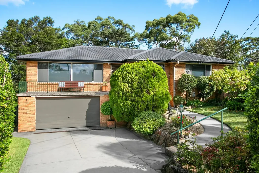 North Epping 4房 静街砖屋 临名校 商店交通便利

四卧套房 宽敞布局

明亮厨房 高级电器

经典浴室 双车库

中央空调 集中吸尘

学区房首选 联系Catherine Classic family home in a prized lifestyle setting