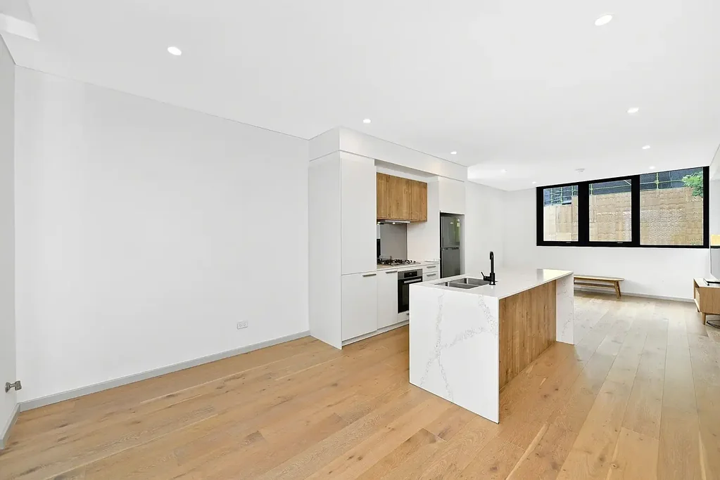 2 Bedroom Contemporary Apartment with Convenient Lifestyle in Crows Nest