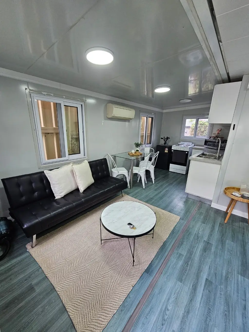 Fully furnished 2 bedroom granny flat