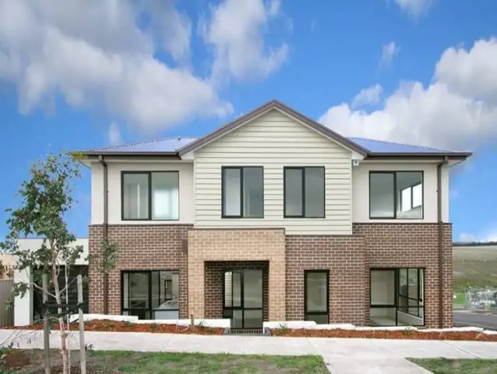 Stunning 4-Bedroom Home for Rent in Craigieburn