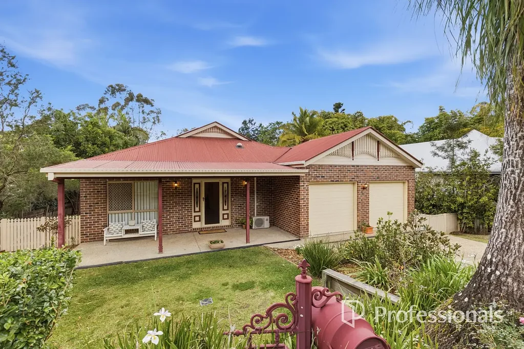 Ferny Hills 4Zimmer Magnificent architect designed family home with forest outlook!