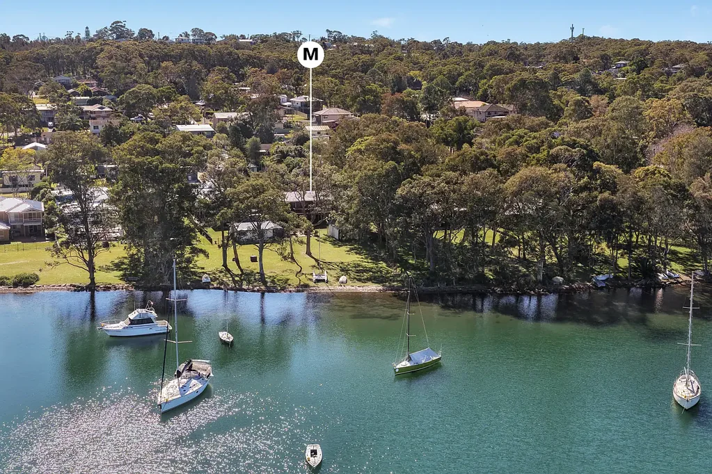 Mirrabooka 3Kwarto Waterfront home with boat shed