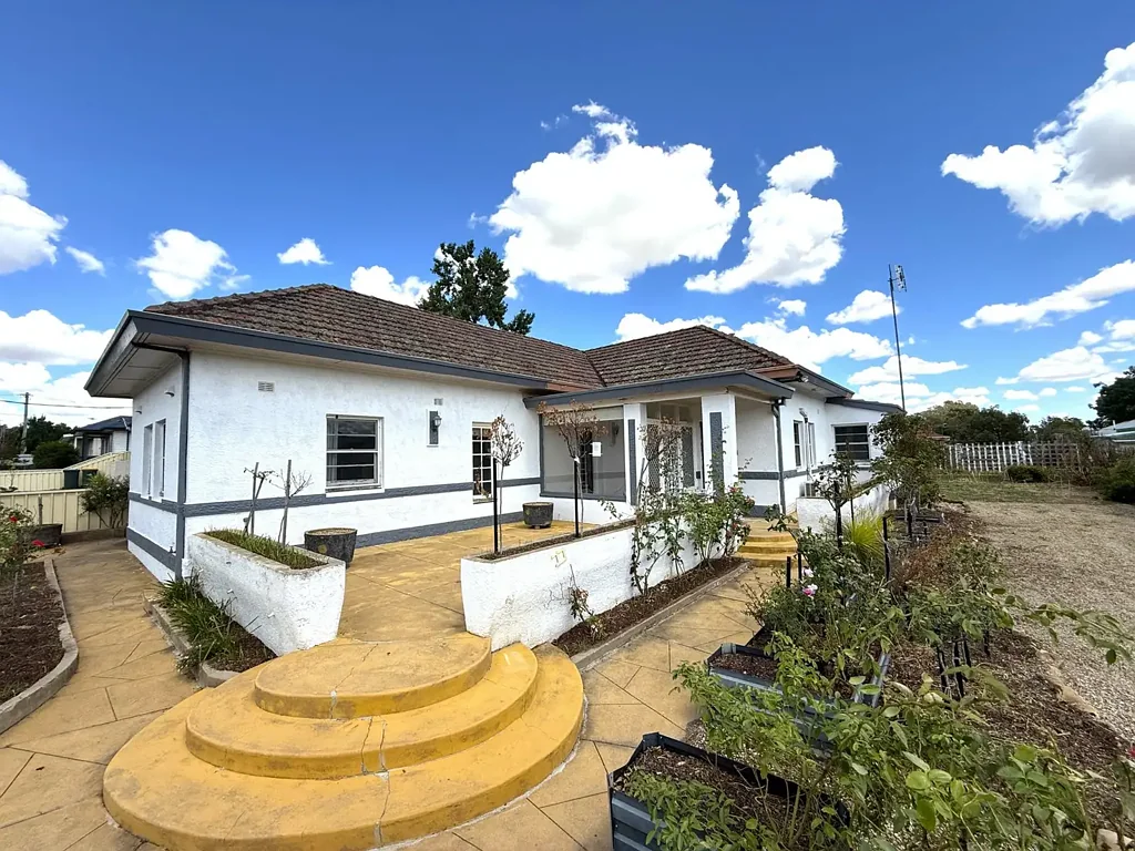 27 Thornhill Street, Young, NSW 2594