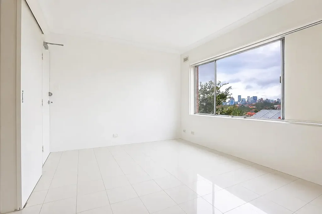 PRIME POSITION WITH VIEWS TO MOSMAN BAY AND HARBOUR