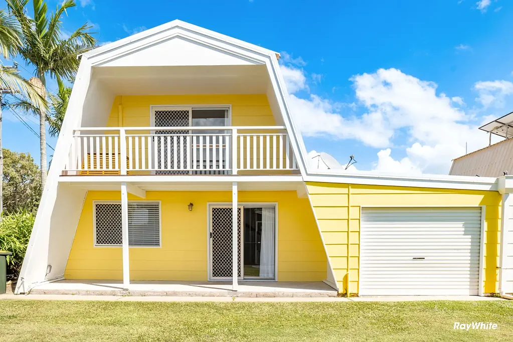 Freshly Renovated Townhouse - Stylish & Low Maintenance Living