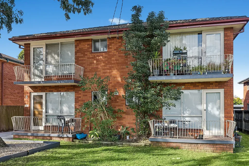 Strathfield South 12房 安静死胡同 6套两居室 内部洗衣房 私人阳台 锁闭车库 年收入153k 砖砌建筑 顶尖学校 步行便利 租赁需求高 Entire Block of 6 Apartments