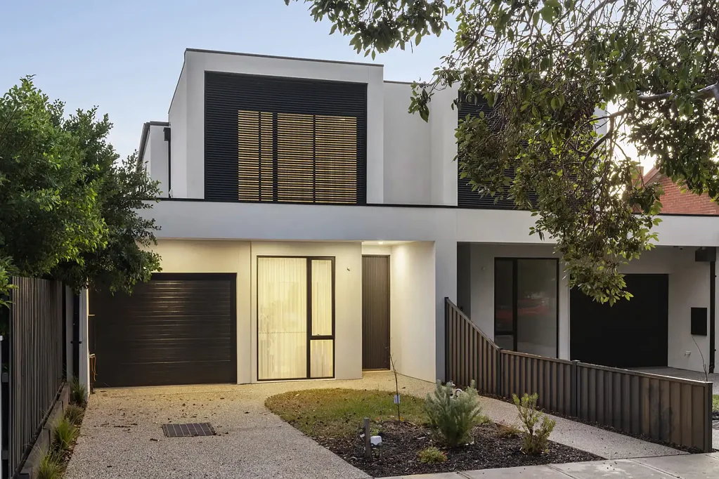 Ormond 4 Slaapkamer Brand New Architectural Luxury with Poolside Entertaining & Four Private Suites!