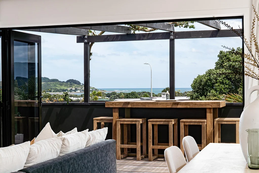 Raglan 2房  Harbour View, Golden Sunsets & Walk-to-Town Living