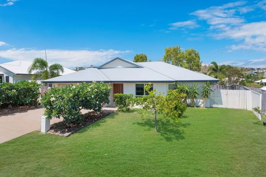 12 Cowrie Court, Bushland Beach, QLD 4818