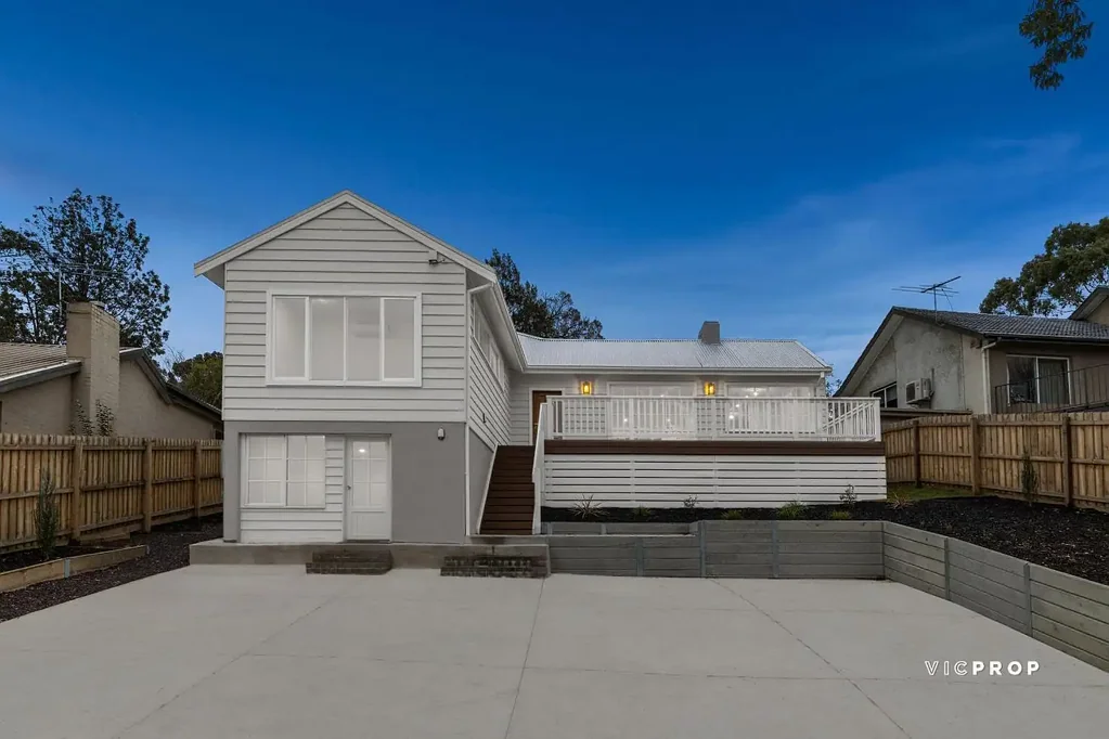 Ringwood East 3 Slaapkamer Elevated Living with Dandenong Views