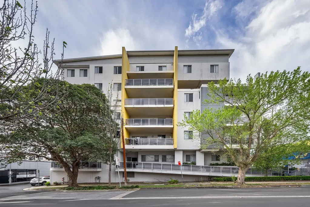 St Marys 2房 两居室带储物笼 开放式现代厨房 半环绕阳台绝佳视野 靠近学校购物站 低维护生活舒适便捷 MODERN TWO-BEDROOM UNIT WITH THE BEST VIEWS IN ST MARYS!