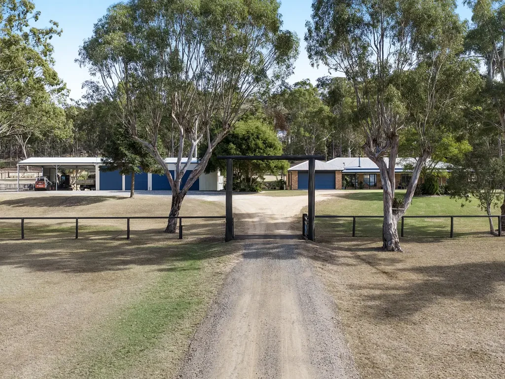 Rosehill FOR THOSE WHO WANT A MAGNIFICENT LIFESTYLE PROPERTY, SUPERIOR COMMERCIAL SHED AN