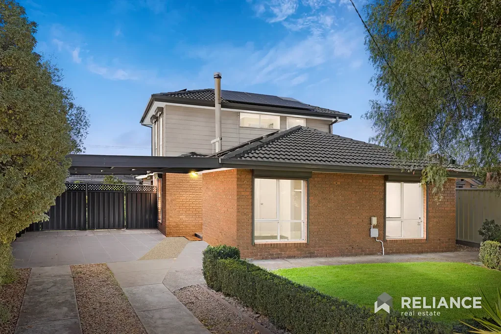 Werribee 5Habitaciones Exciting Opportunity – Family Living in a Prime Court Location!
 6 Jika Court, Werribee – Now On the Market!