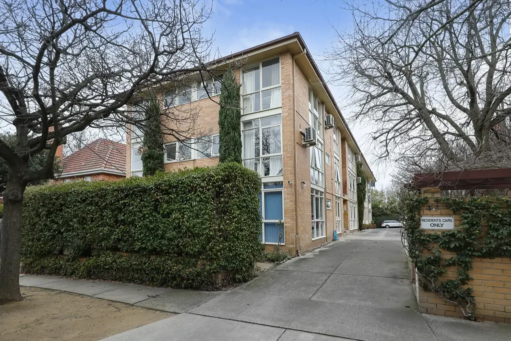 South Yarra 1 Bedroom Classic 1960s Charm in an Elite South Yarra Pocket
