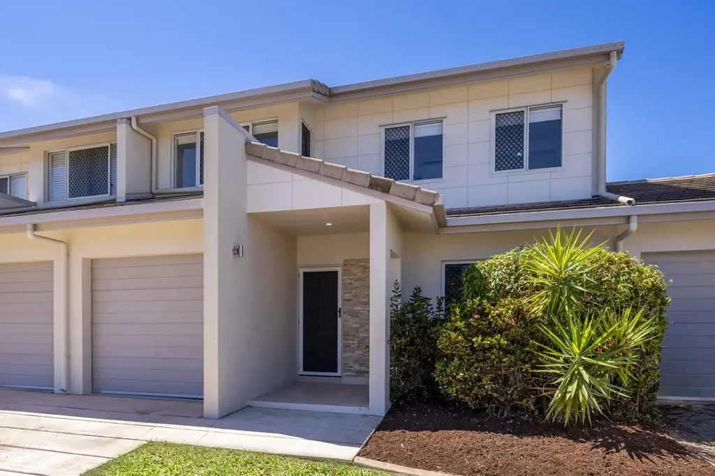 Kirwan 3 Bedroom Secure, Low-Maintenance Living / Parkwood Villas