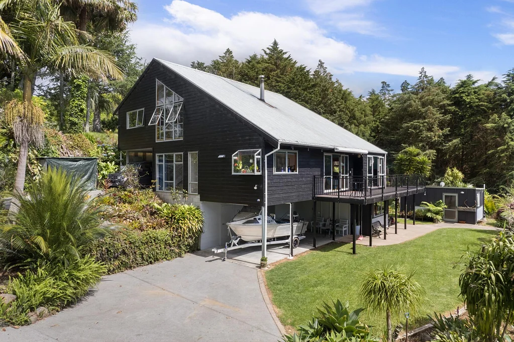 Katikati A lifestyle with proven income