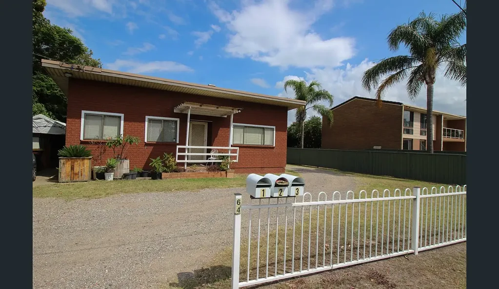 FRESHLY UPDATED TWO-BEDROOM UNIT IN THE HEART OF PRIMBEE