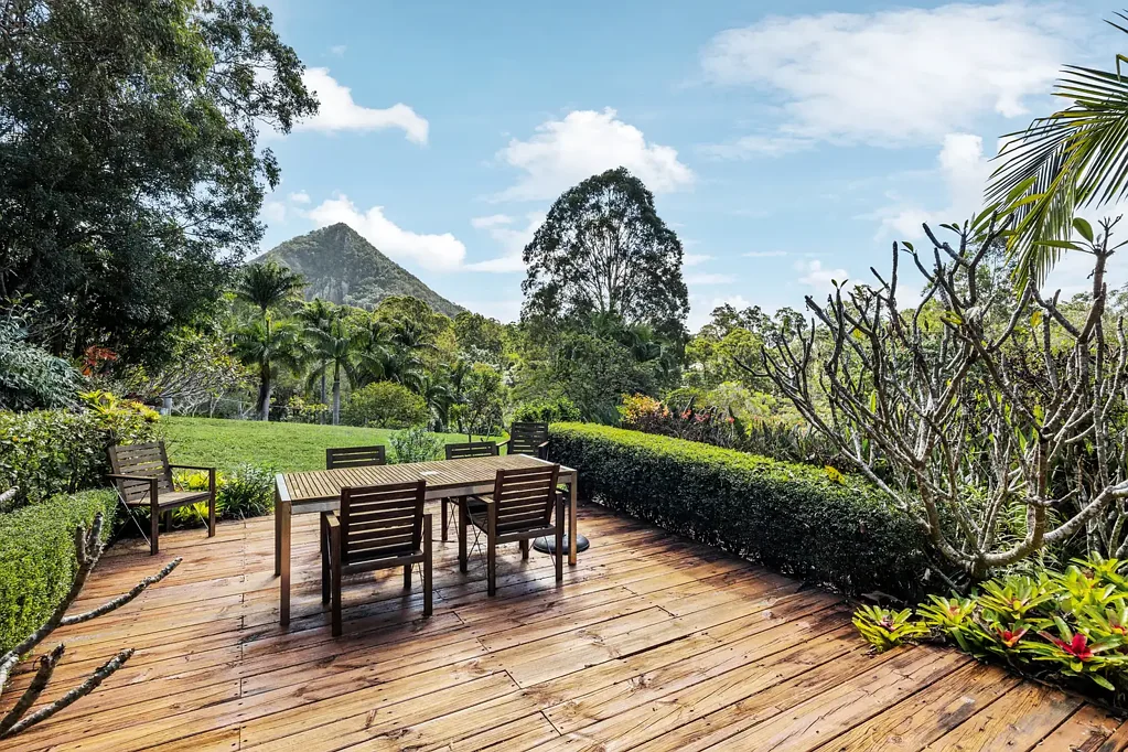 Pomona 3 Bedroom Private Hinterland Sanctuary with Captivating Mt Cooroora Views